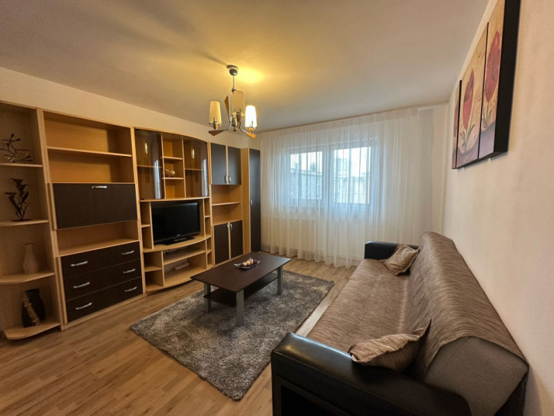 Apartament spațios 4 camere de închiriat în Tractorul 