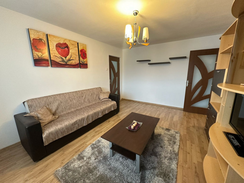 Apartament spațios 4 camere de închiriat în Tractorul 
