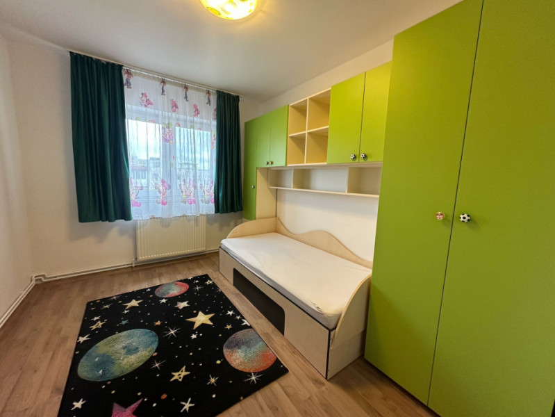 Apartament spațios 4 camere de închiriat în Tractorul 