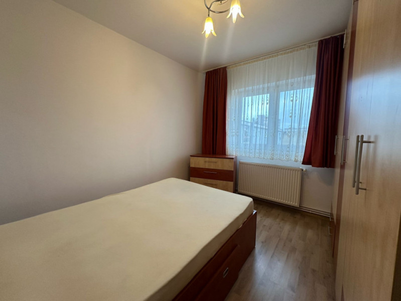 Apartament spațios 4 camere de închiriat în Tractorul 