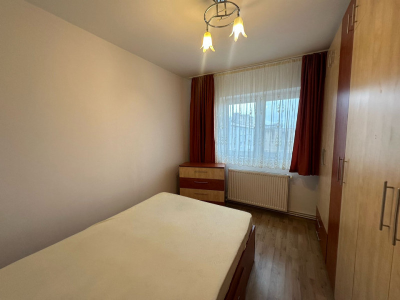 Apartament spațios 4 camere de închiriat în Tractorul 