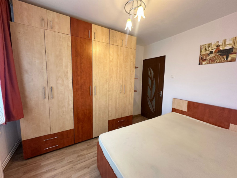 Apartament spațios 4 camere de închiriat în Tractorul 