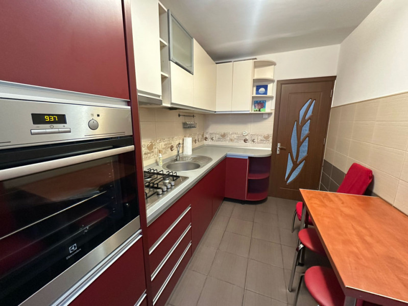 Apartament spațios 4 camere de închiriat în Tractorul 