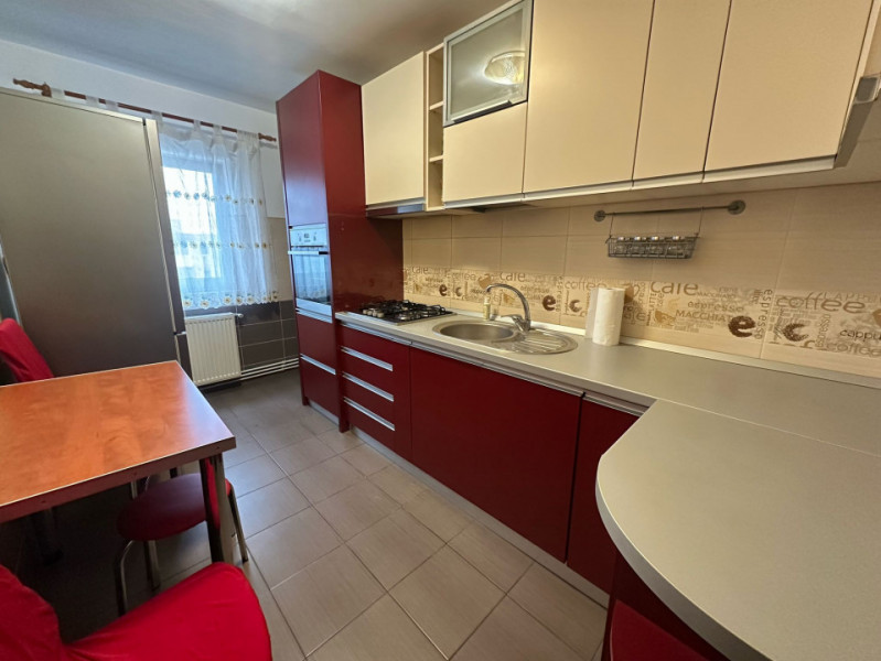 Apartament spațios 4 camere de închiriat în Tractorul 