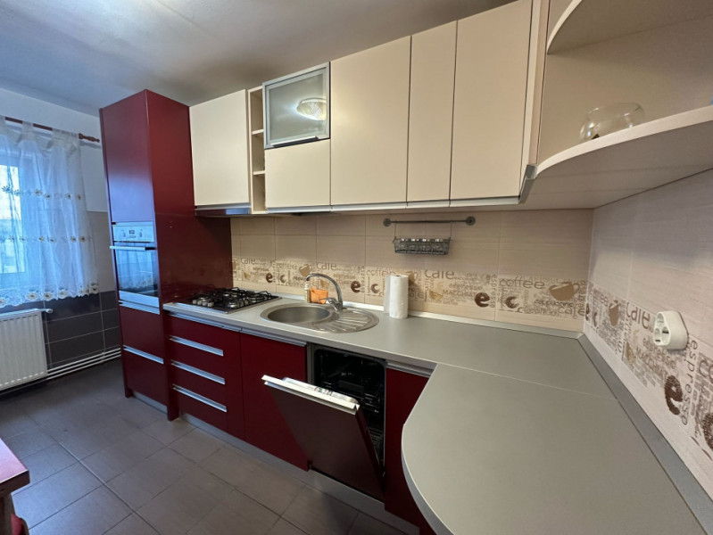 Apartament spațios 4 camere de închiriat în Tractorul 