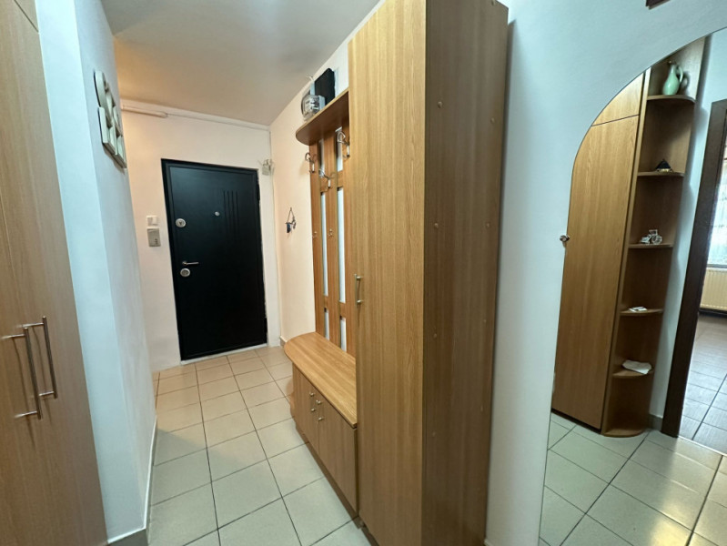 Apartament spațios 4 camere de închiriat în Tractorul 