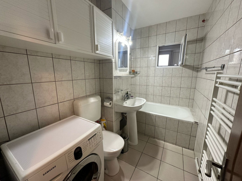 Apartament spațios 4 camere de închiriat în Tractorul 