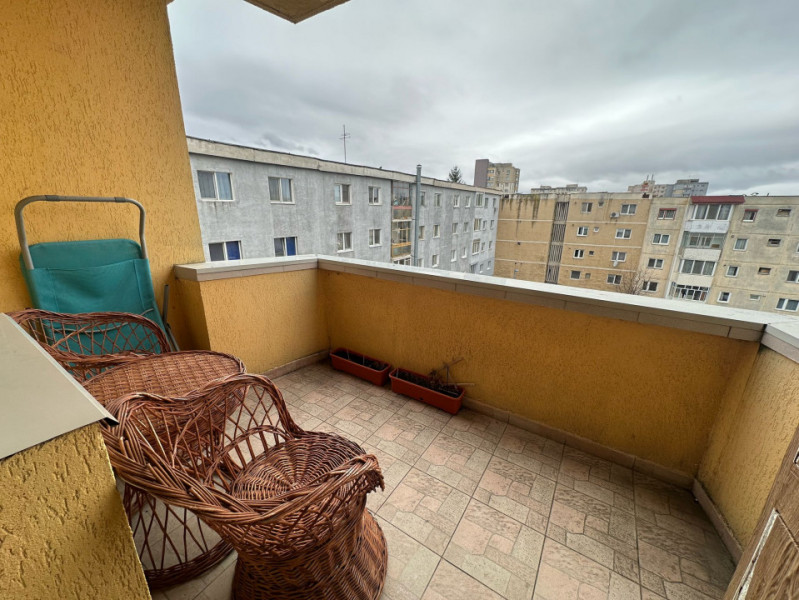 Apartament spațios 4 camere de închiriat în Tractorul 