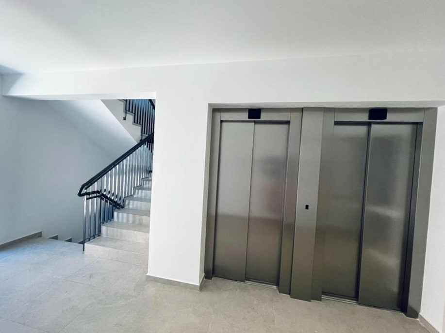 Apartament cu 2 camere, partial mobilat in cartierul Tractorul