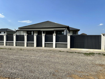 Vanzare casa, 3 camere, la cheie, Tărlungeni