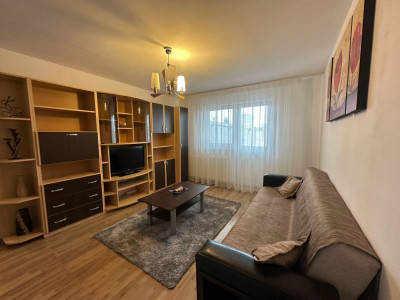 Apartament spațios 4 camere de închiriat în Tractorul 