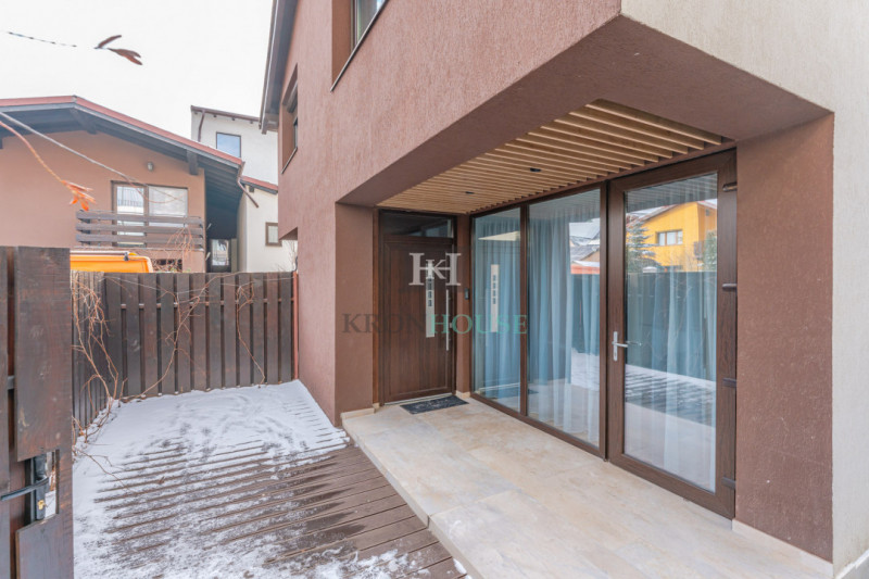 Apartament 3 camere, in casa, zona Coresi