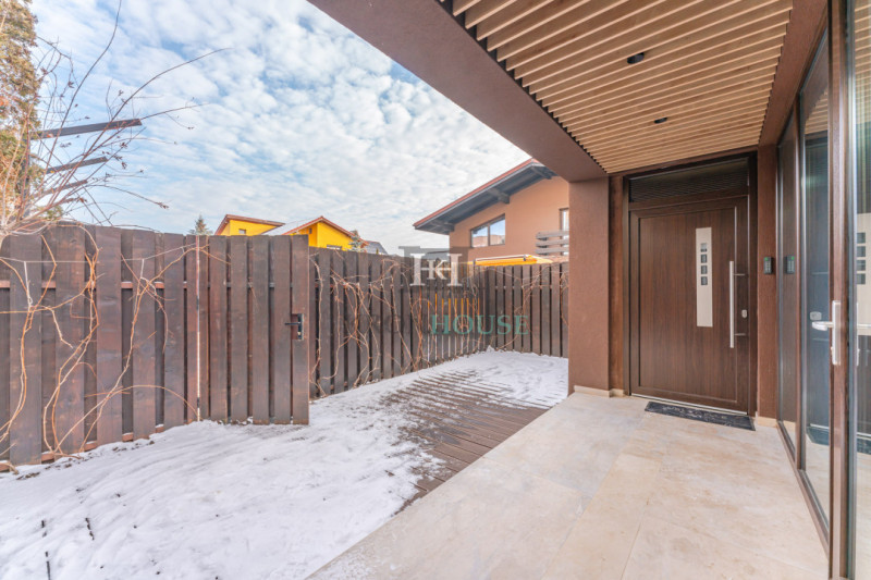 Apartament 3 camere, in casa, zona Coresi