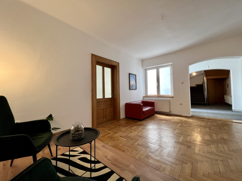 Spațiu de Închiriat în Inima Brașovului-Str.Lunga 100