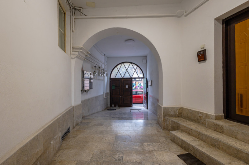 Spatiu comercial pretabil: clinica medicala, spatii de birou - locatie Centrala