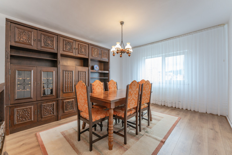 Apartament cu 4 camere, decomandat, zona Faget!