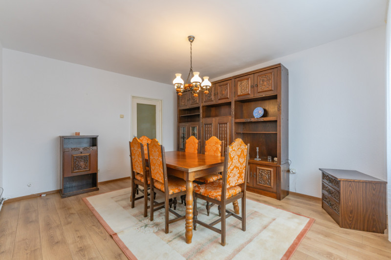 Apartament cu 4 camere, decomandat, zona Faget!