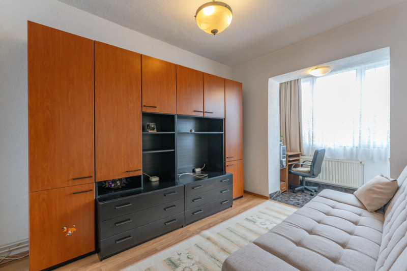 Apartament cu 4 camere, decomandat, zona Faget!