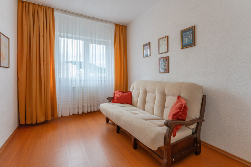 Apartament cu 4 camere, decomandat, zona Faget!