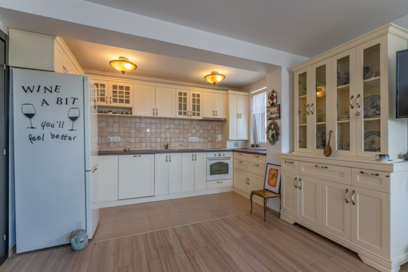 Apartament cu 3 camere in Urban Residence, zona Coresi.