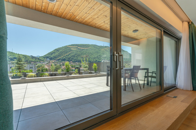 TRĂIEȘTE LUXUL – PENTHOUSE UNIC CU VEDERE SPRE TÂMPA