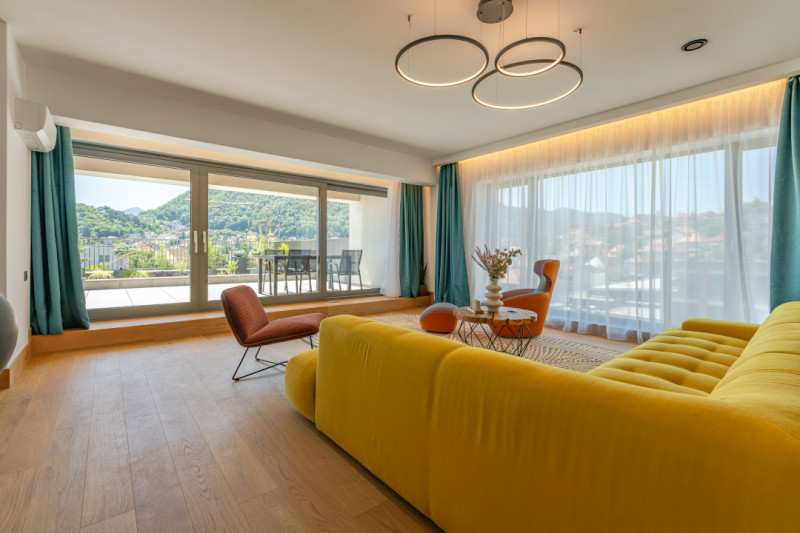 TRĂIEȘTE LUXUL – PENTHOUSE UNIC CU VEDERE SPRE TÂMPA