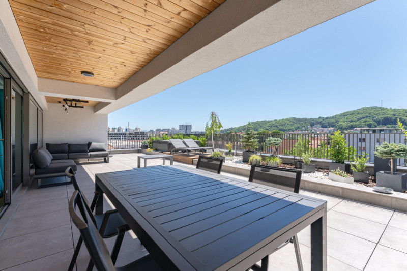 TRĂIEȘTE LUXUL – PENTHOUSE UNIC CU VEDERE SPRE TÂMPA