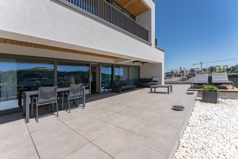 TRĂIEȘTE LUXUL – PENTHOUSE UNIC CU VEDERE SPRE TÂMPA