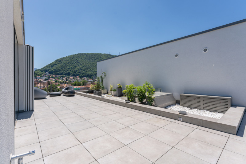 TRĂIEȘTE LUXUL – PENTHOUSE UNIC CU VEDERE SPRE TÂMPA