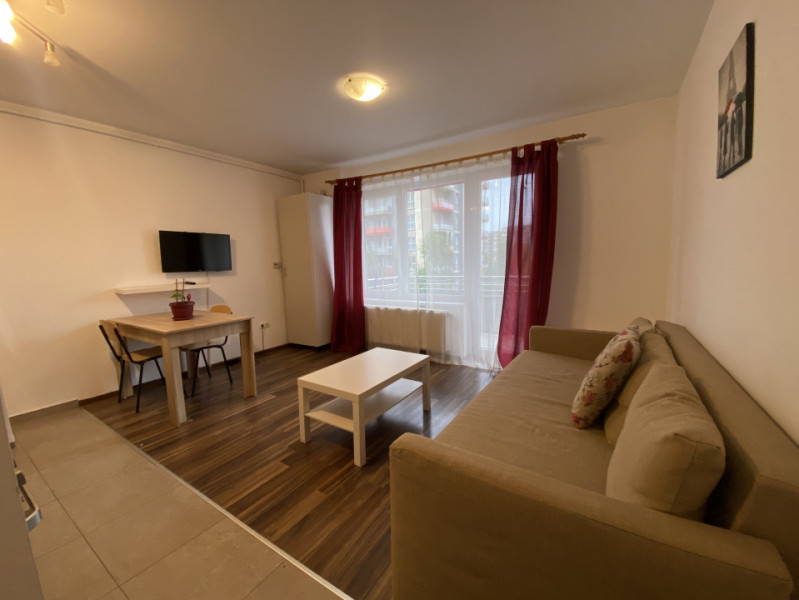 Studio de închiriat cu terasă și priveliște unică spre Tâmpa – zona Tractoru