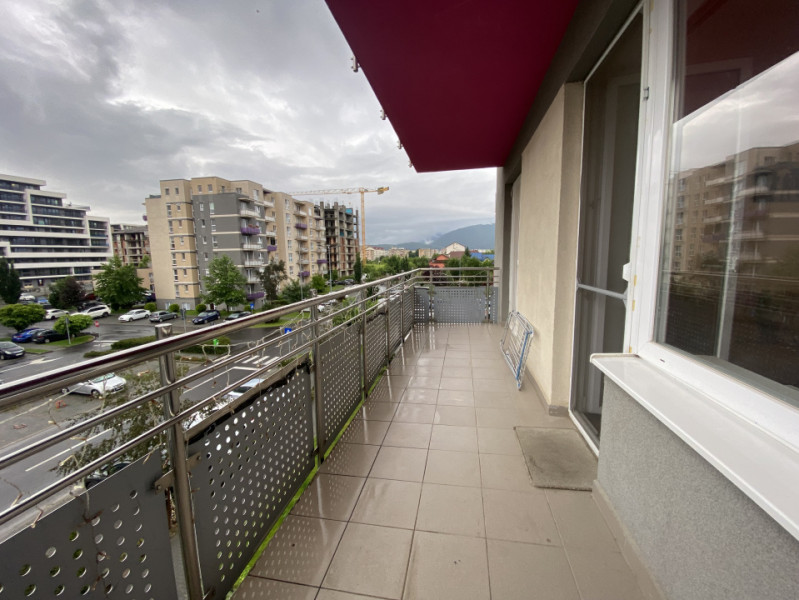 Studio de închiriat cu terasă și priveliște unică spre Tâmpa – zona Tractoru