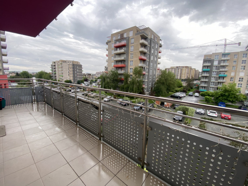 Studio de închiriat cu terasă și priveliște unică spre Tâmpa – zona Tractoru