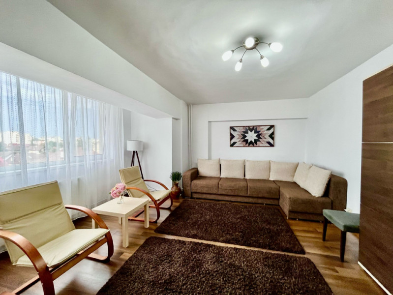 Apartament cu 3 camere pe 13 Decembrie 