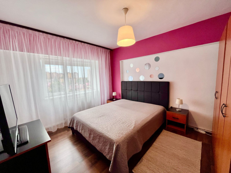 Apartament cu 3 camere pe 13 Decembrie 