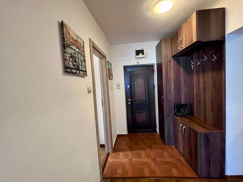 Apartament cu 3 camere pe 13 Decembrie 