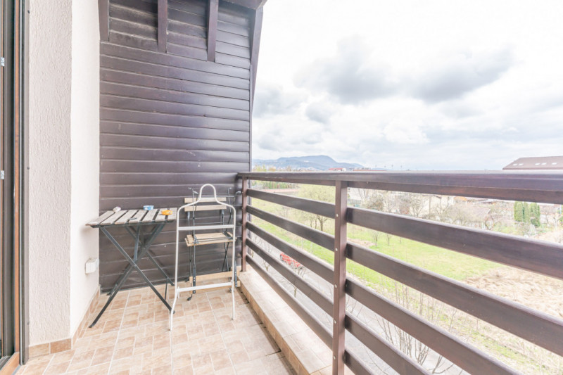 Apartament tip studio, priveliște panoramică, aproape de Coresi Mall