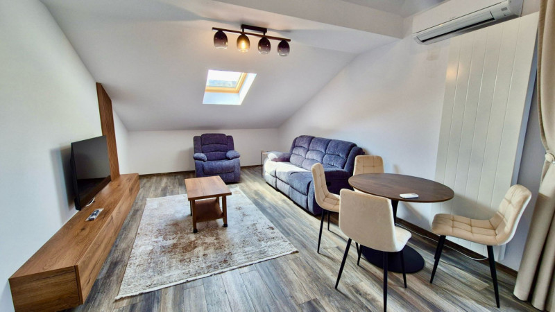 Apartament la mansarda in Tractorul