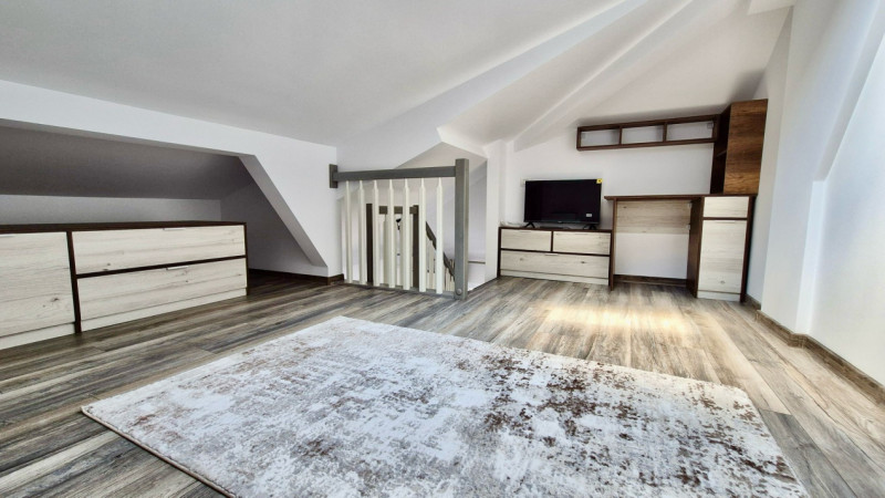 Apartament la mansarda in Tractorul