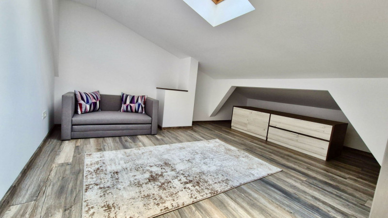 Apartament la mansarda in Tractorul