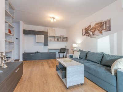 Apartament cu 2 camere, Coresi, aproape de pietonala