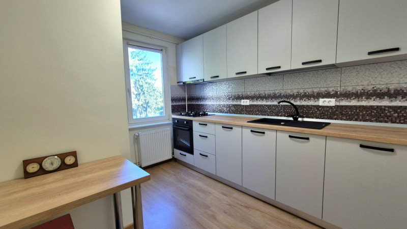 Apartament cu 3 camere in tractorul (partial Mobilat)