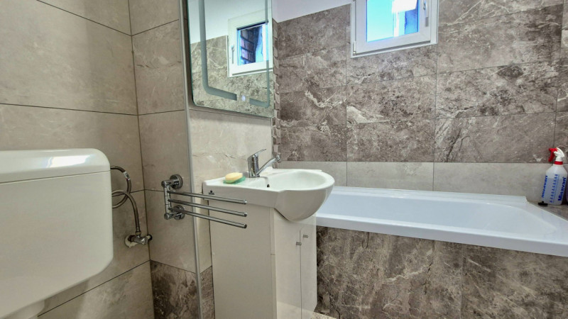 Apartament cu 3 camere in tractorul (partial Mobilat)