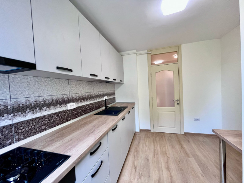 Apartament cu 3 camere in tractorul 
