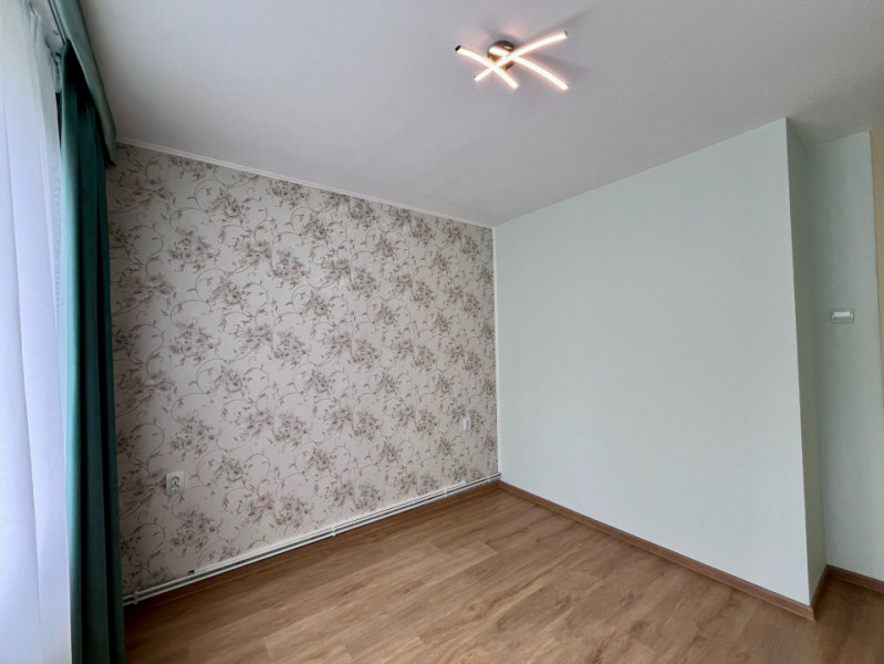 Apartament cu 3 camere in tractorul 