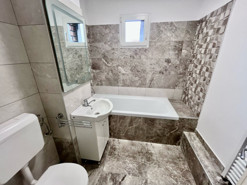 Apartament cu 3 camere in tractorul 