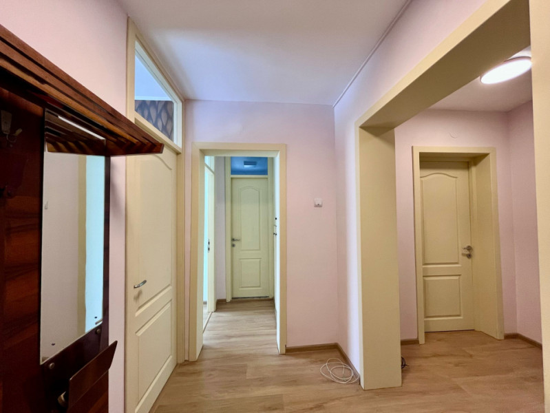 Apartament cu 3 camere in tractorul 