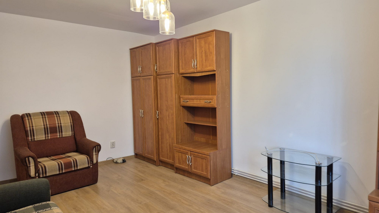 Apartament cu 3 camere in tractorul 