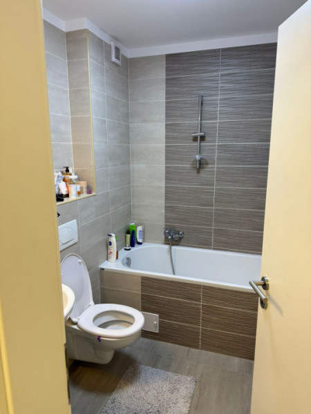 Apartament modern si spatios cu curte privată 