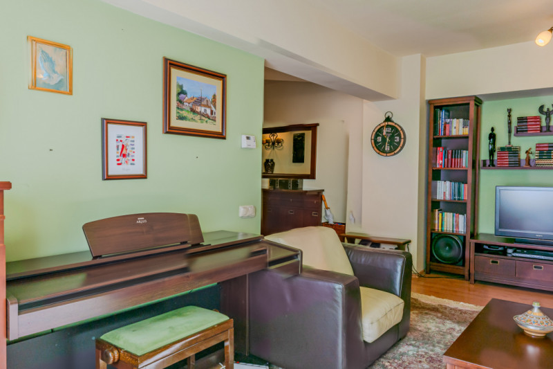 Apartament cozy, 4 camere, Racadau - pietonala