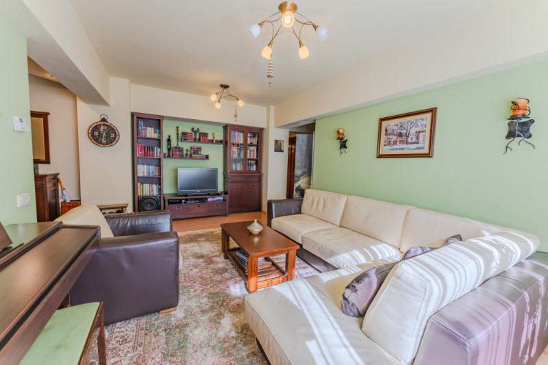 Apartament cozy, 4 camere, Racadau - pietonala